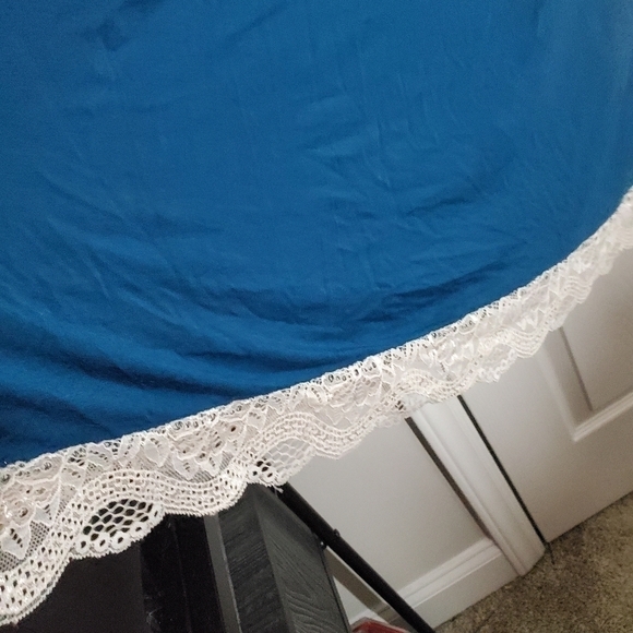 LACE Trimmed Stretchy Nightgown - Picture 4 of 7